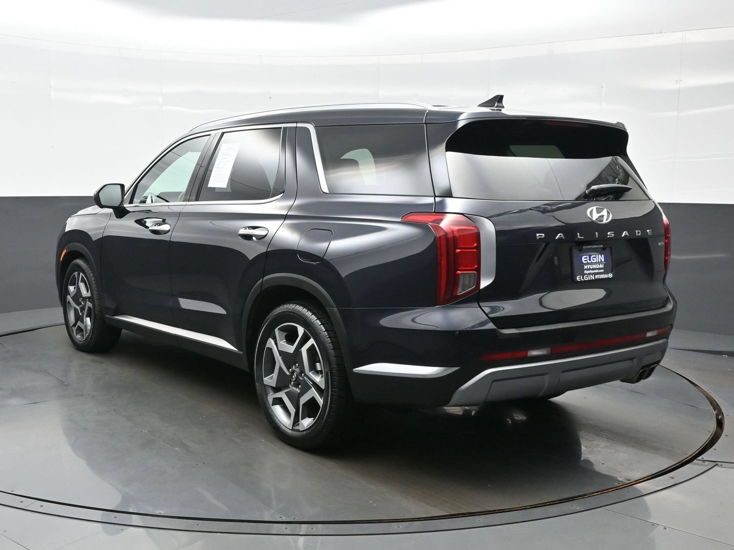Certified 2023 Hyundai Palisade Limited w/ Cargo Package AWD/4WD image 4