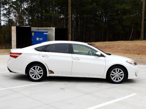 Used 2013 Toyota Avalon XLE image 24