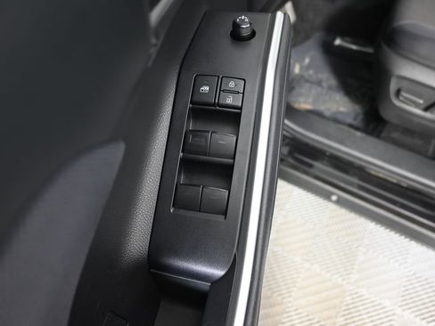 Used 2020 Toyota Highlander LE AWD/4WD image 20