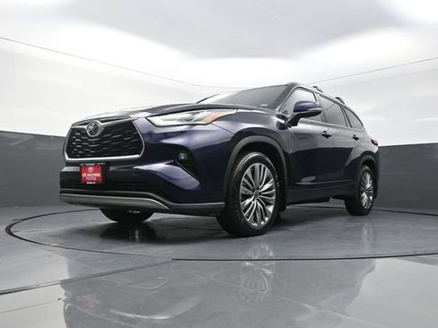 Certified 2020 Toyota Highlander Platinum AWD/4WD image 36