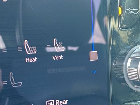 Used 2025 RAM 1500 Laramie AWD/4WD image 27