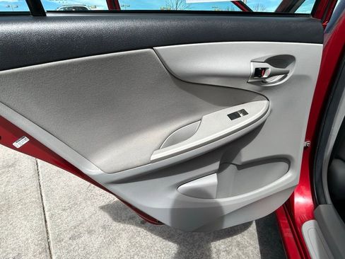 Used 2013 Toyota Corolla LE image 19