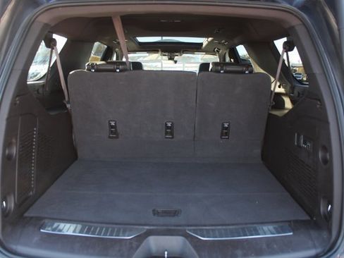 Used 2022 GMC Yukon XL Denali w/ Denali Premium Package image 6