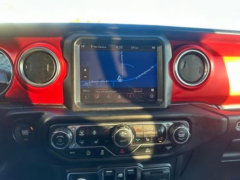 Used 2021 Jeep Wrangler Unlimited Rubicon AWD/4WD image 24