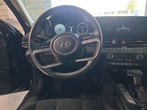 Used 2023 Hyundai Elantra SEL w/ Convenience Package FWD image 16