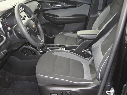 Used 2023 Chevrolet TrailBlazer LT FWD image 10