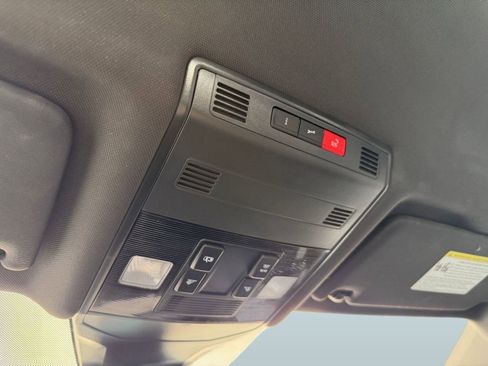 Used 2025 Volkswagen Jetta Sport image 27