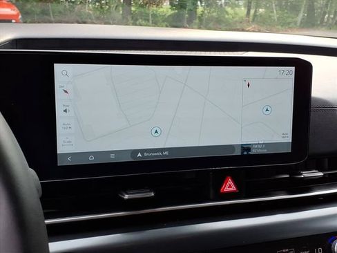Used 2025 Kia Carnival FWD image 19