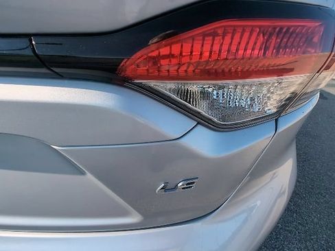 Used 2025 Toyota Corolla LE FWD image 5