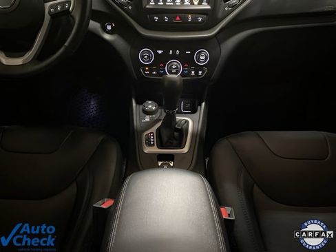 Used 2017 Jeep Cherokee Overland w/ Technology Group image 12