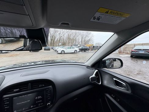 Used 2025 Kia Soul LX w/ LX Technology Package image 32