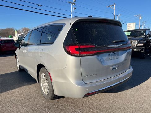 New 2026 Chrysler Pacifica Select image 5