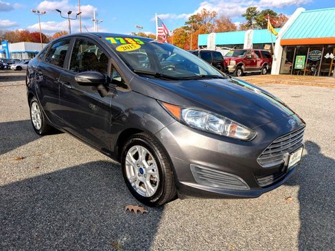 Used 2015 Ford Fiesta SE image 7