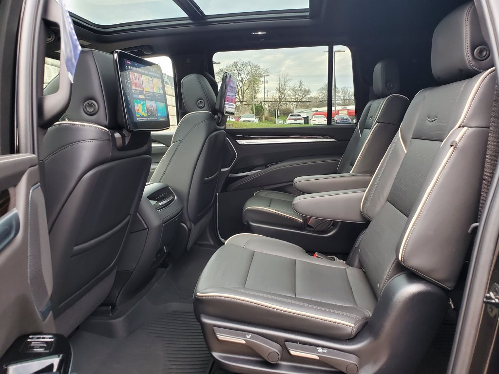 Certified 2025 Cadillac Escalade ESV Premium Luxury w/ Touring Package AWD/4WD image 41