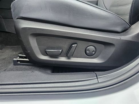 Used 2024 Mitsubishi Outlander SE image 16