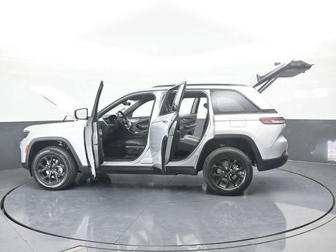 New 2025 Jeep Grand Cherokee Altitude RWD image 67