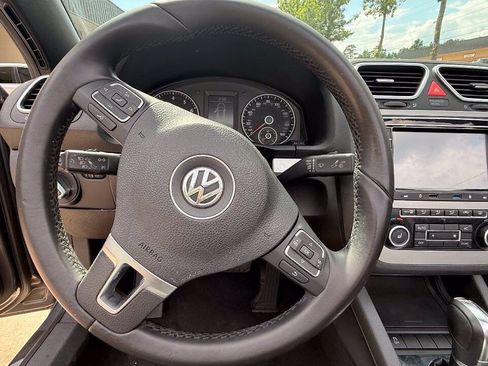 Used 2012 Volkswagen Eos Komfort FWD image 50