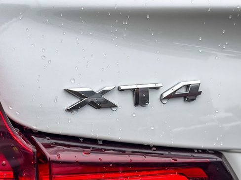 Certified 2023 Cadillac XT4 Luxury w/ Cold Weather Package FWD image 9
