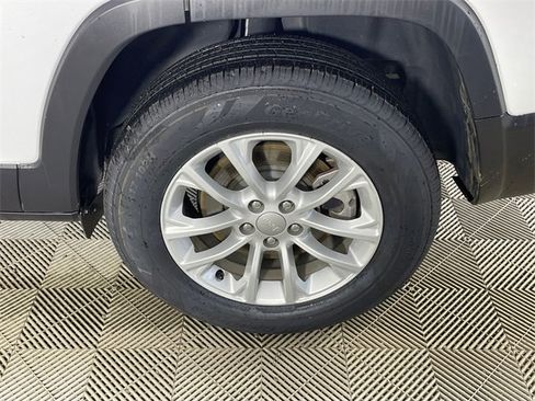 Used 2021 Jeep Cherokee Latitude image 20