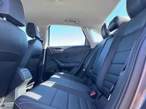 Used 2024 Volkswagen Jetta SE FWD image 17