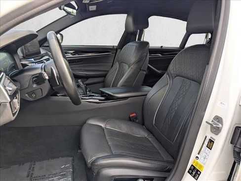 Used 2019 BMW M550i xDrive w/ Premium Package image 18