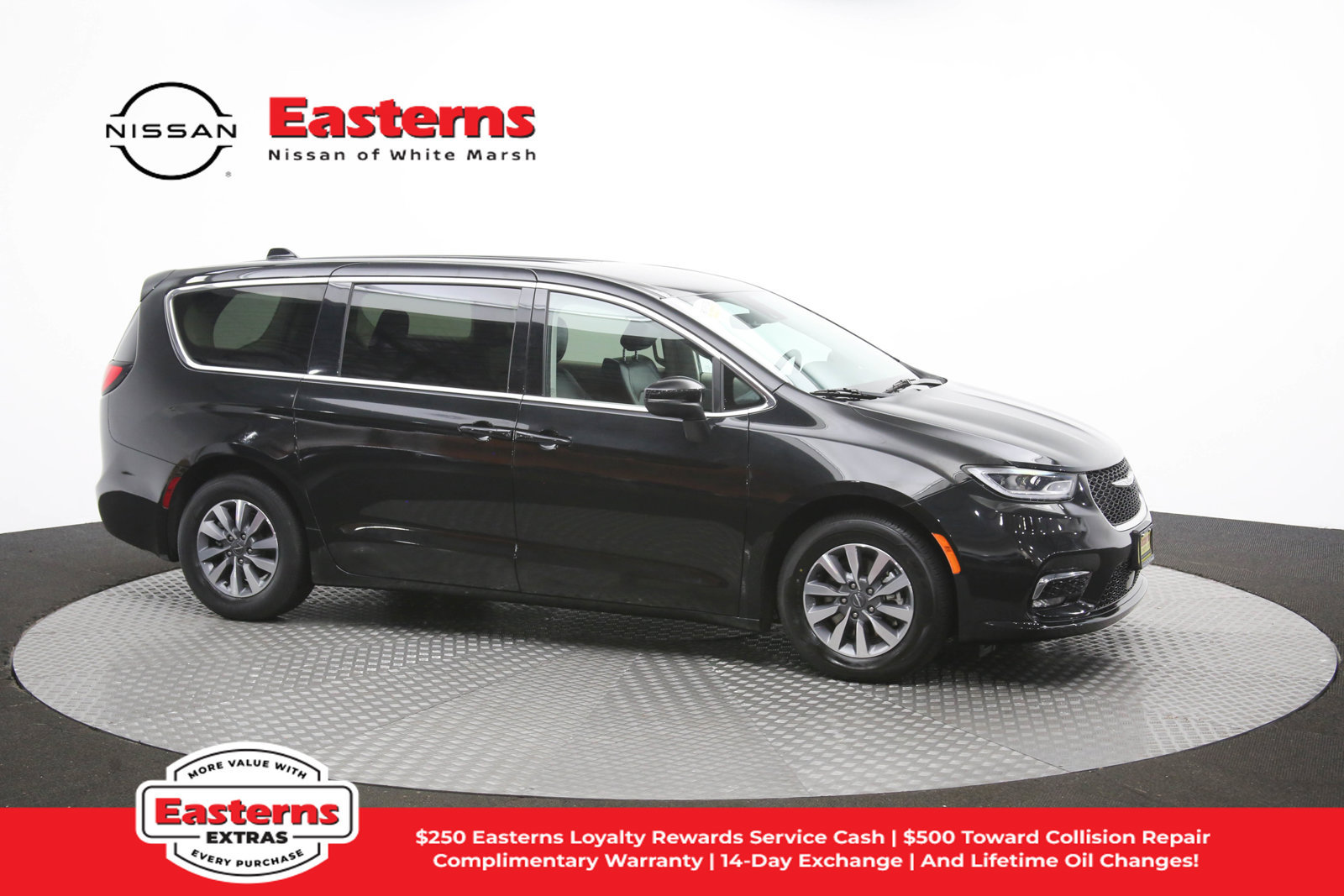 Used 2023 Chrysler Pacifica Touring-L FWD image 51