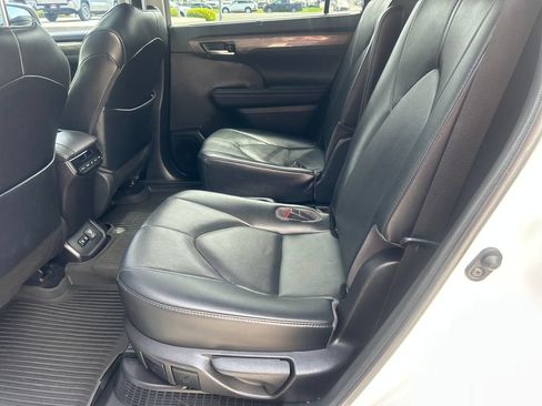 Certified 2021 Toyota Highlander Limited AWD/4WD image 29