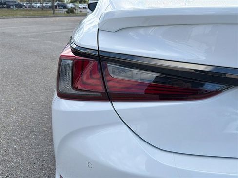 Used 2024 Lexus ES 350 F Sport image 10