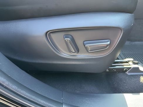 Used 2023 Toyota Highlander XLE AWD/4WD image 14