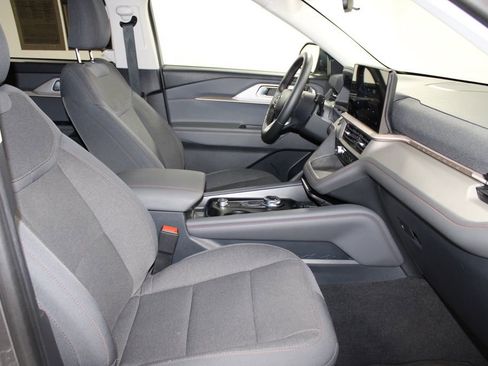 Used 2025 Ford Explorer Active RWD image 28