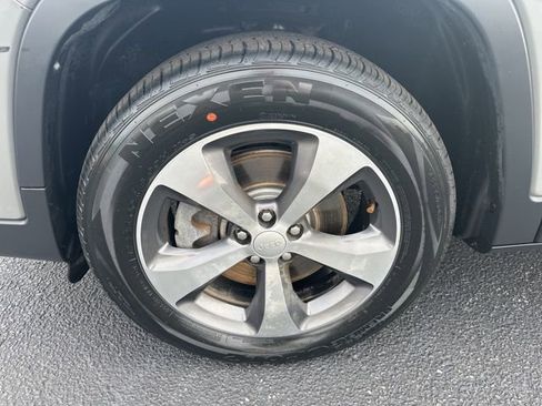 Used 2019 Jeep Cherokee Limited image 35