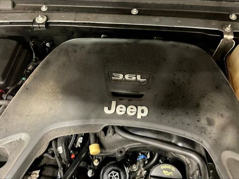 Used 2021 Jeep Gladiator Willys image 34