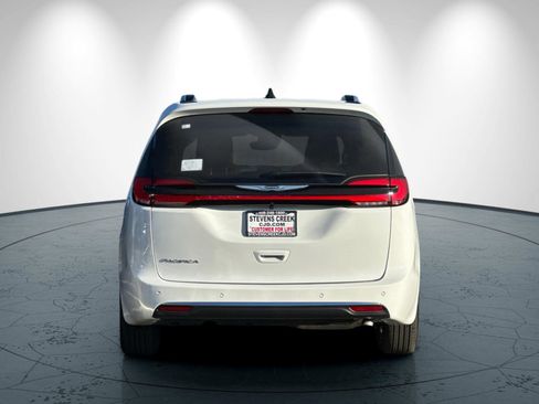New 2026 Chrysler Pacifica Pinnacle image 5