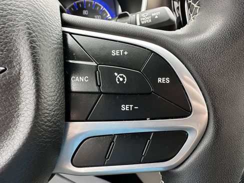 Used 2023 Chrysler Voyager LX FWD image 22