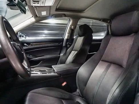 Used 2020 Honda Accord EX image 18