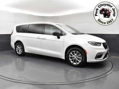 New 2026 Chrysler Pacifica Select