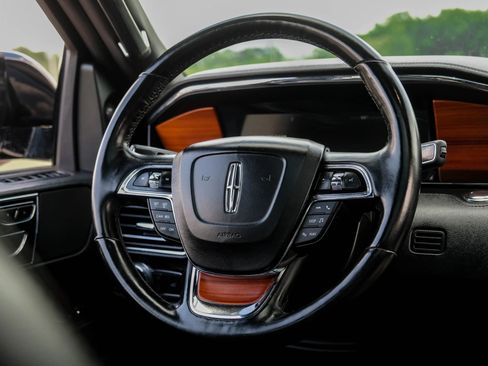 Used 2018 Lincoln Navigator Select AWD/4WD image 21