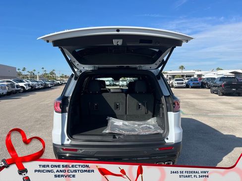 New 2026 GMC Acadia AT4 w/ Luxury Package image 17