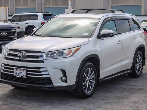 Used 2018 Toyota Highlander XLE image 3
