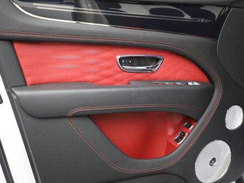 New 2025 Bentley Bentayga Extended Wheelbase image 14