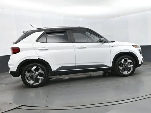 Used 2024 Hyundai Venue Limited FWD image 4