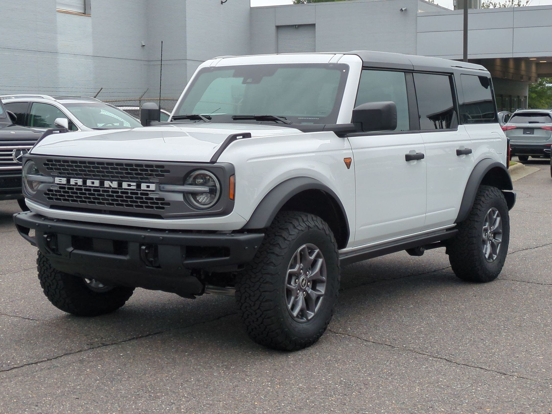 Used 2025 Ford Bronco Badlands AWD/4WD image 7