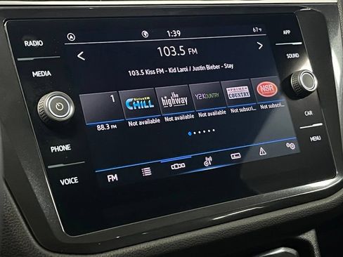 Certified 2023 Volkswagen Tiguan SE R-Line FWD image 29