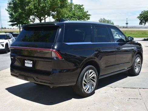 Used 2025 Lincoln Navigator Reserve AWD/4WD image 5