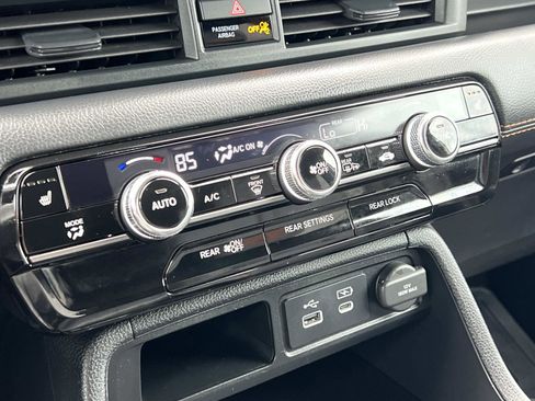 Certified 2025 Honda Pilot TrailSport image 16