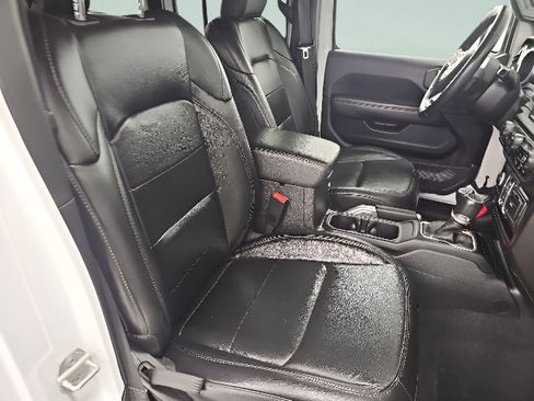 Used 2020 Jeep Wrangler Unlimited Sahara AWD/4WD image 36