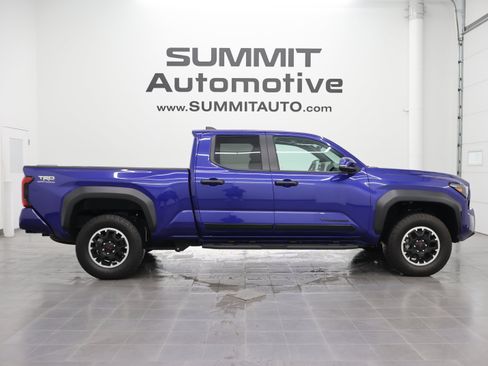 Used 2025 Toyota Tacoma TRD Off-Road w/ TRD Off Road Premium Package AWD/4WD image 1