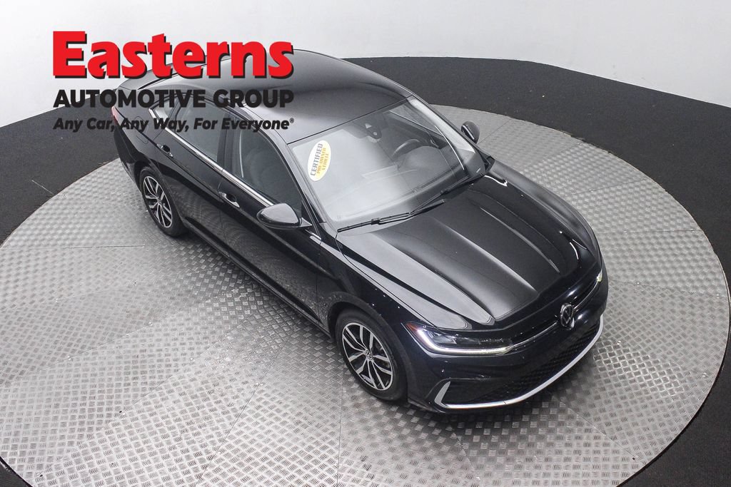 Used 2025 Volkswagen Jetta SE FWD image 5