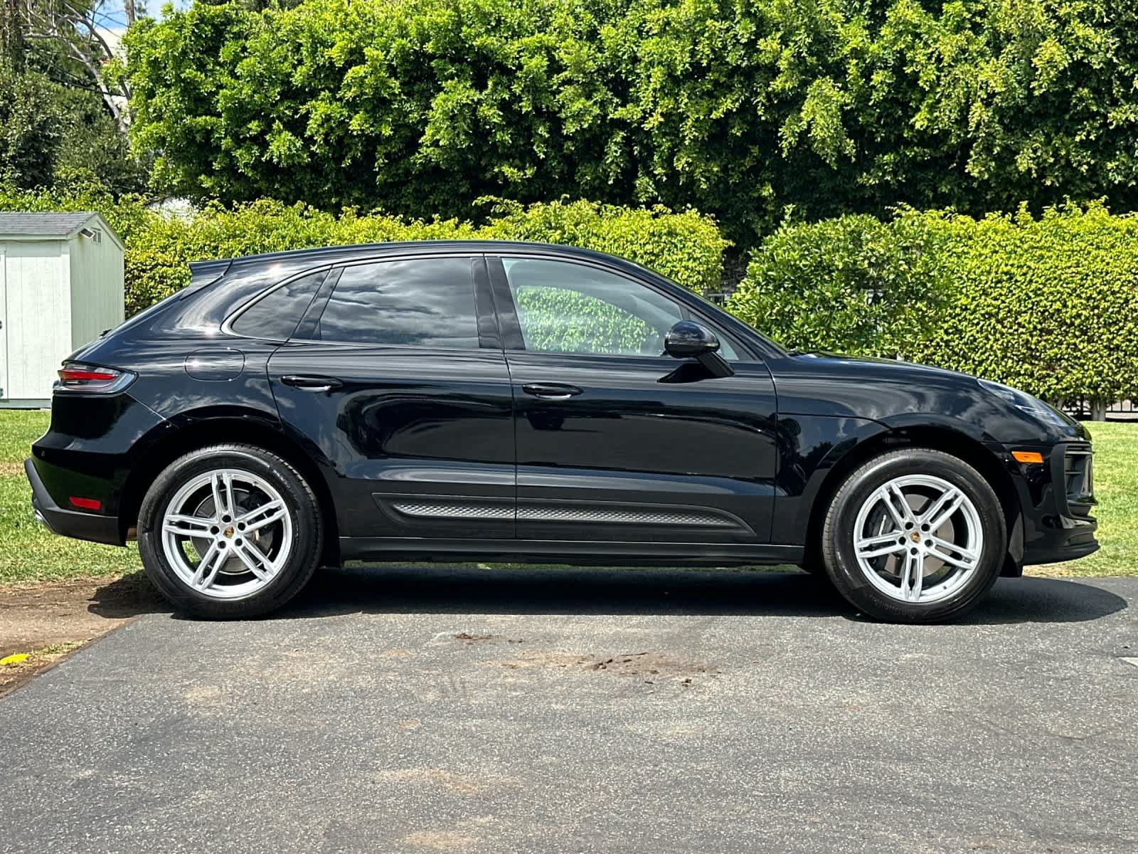 Certified 2024 Porsche Macan AWD/4WD image 9