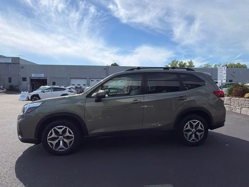 Used 2021 Subaru Forester Premium AWD/4WD image 4